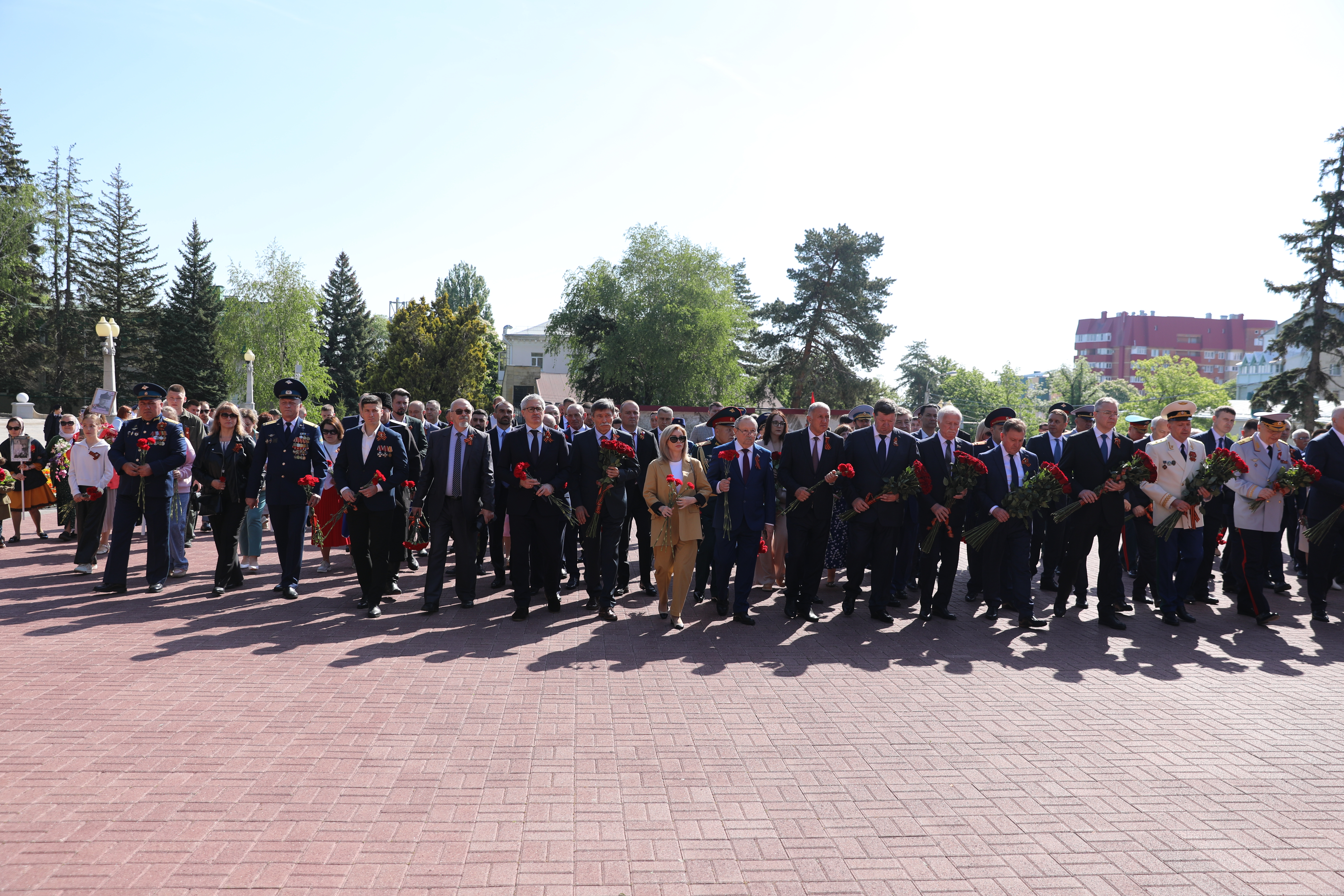 В День Победы депутаты возложили цветы к мемориалу Вечная Слава