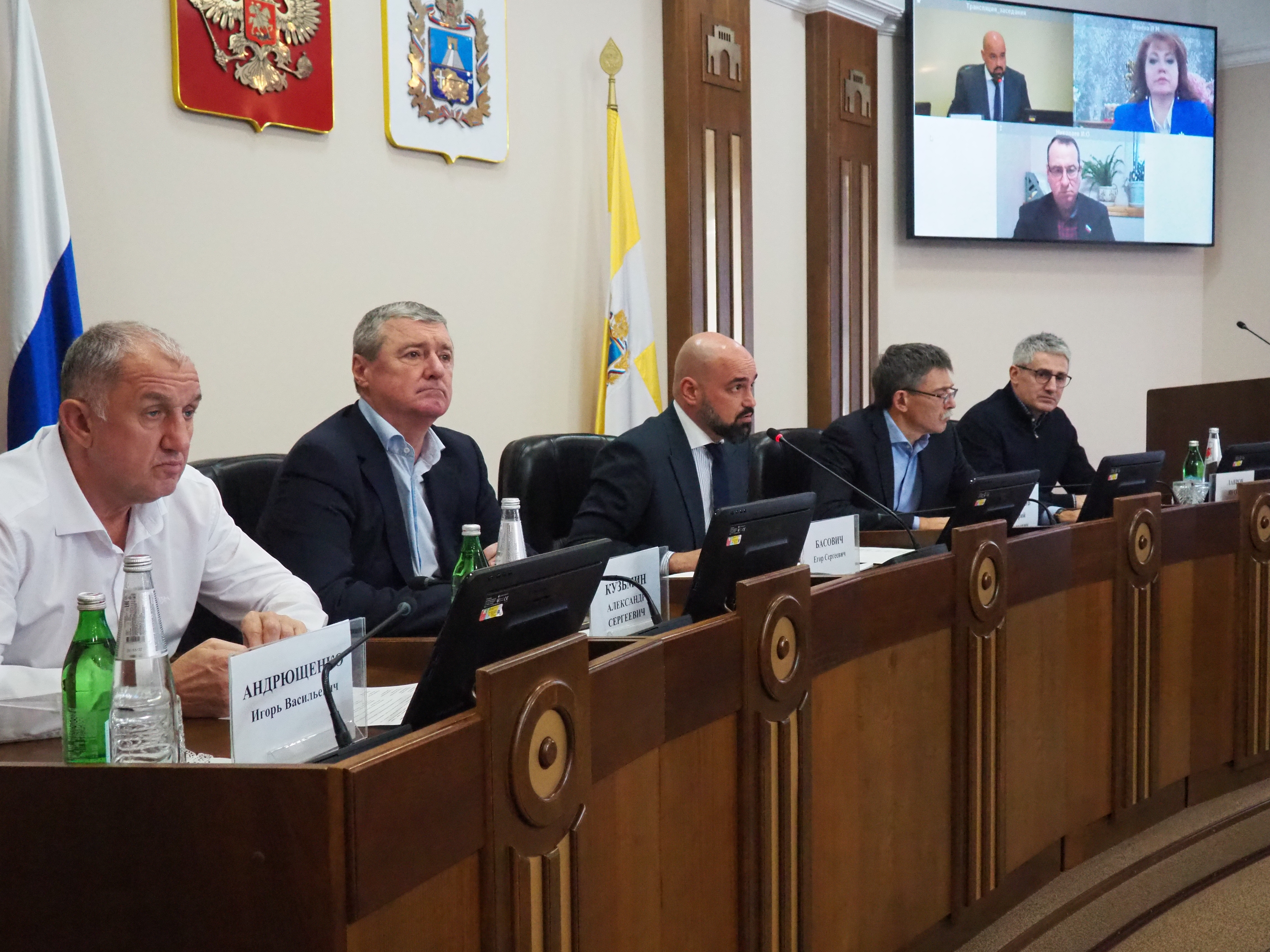 Законопроекты, расширяющие меры соцподдержки для детей-сирот и детей мобилизованных, рассматривают в Думе края