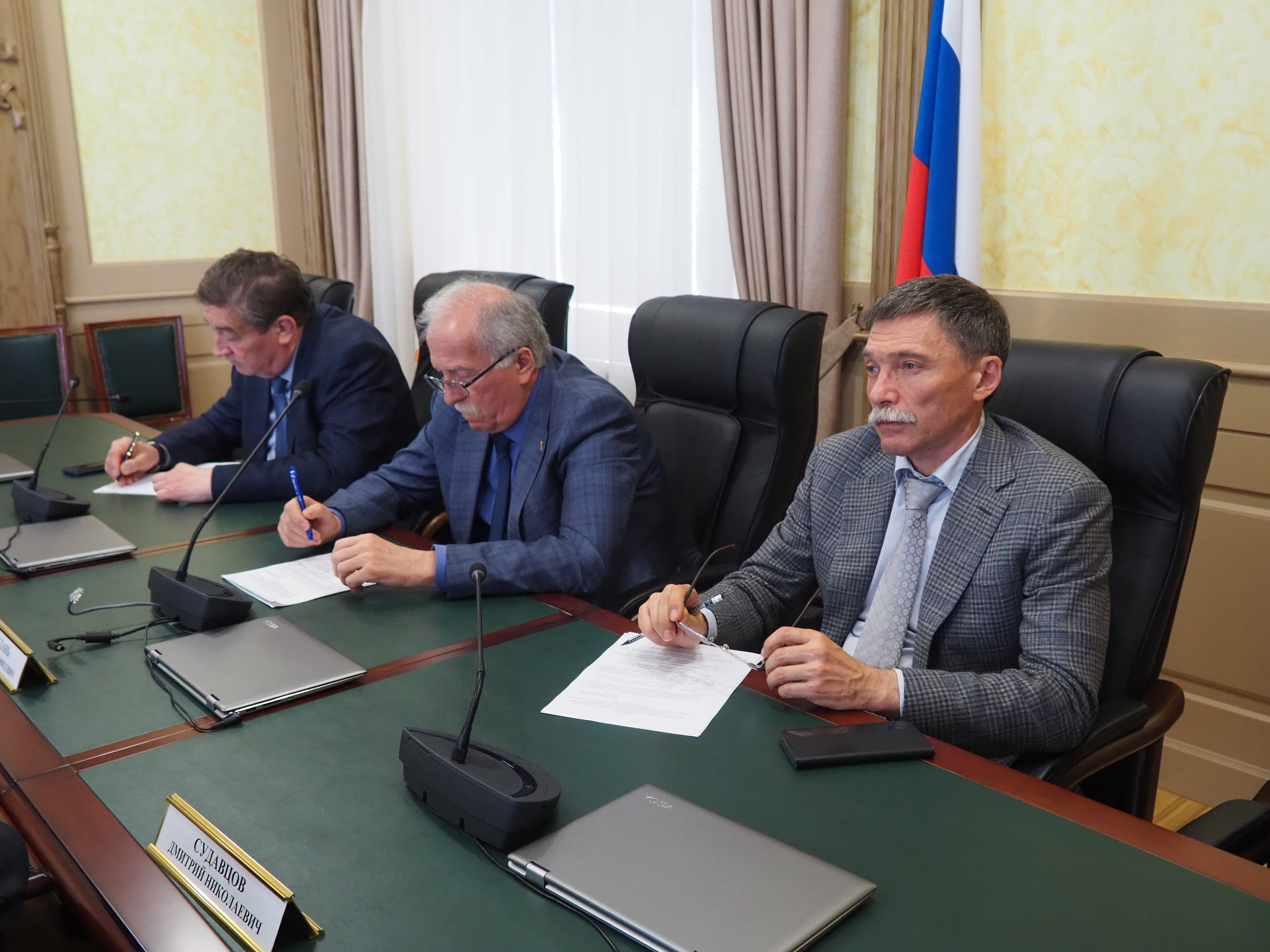 Краевые власти планируют решить вопрос трудоустройства прибывающих в регион беженцев