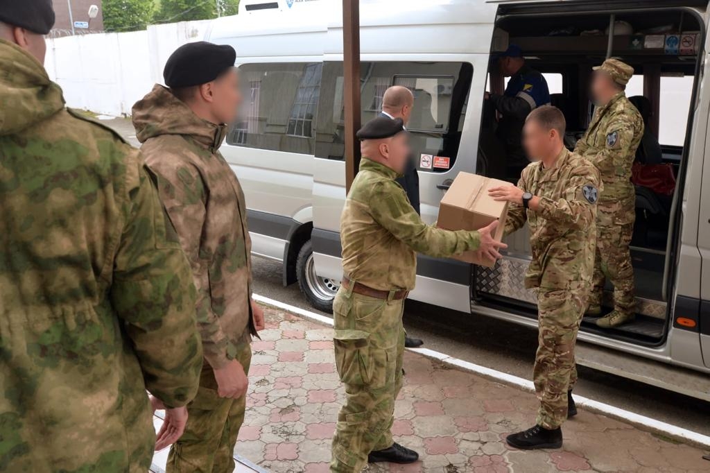 Депутат Сергей Шевелев передал ставропольский борщ военнослужащим Росгвардии, выполняющим задачи в зоне СВО