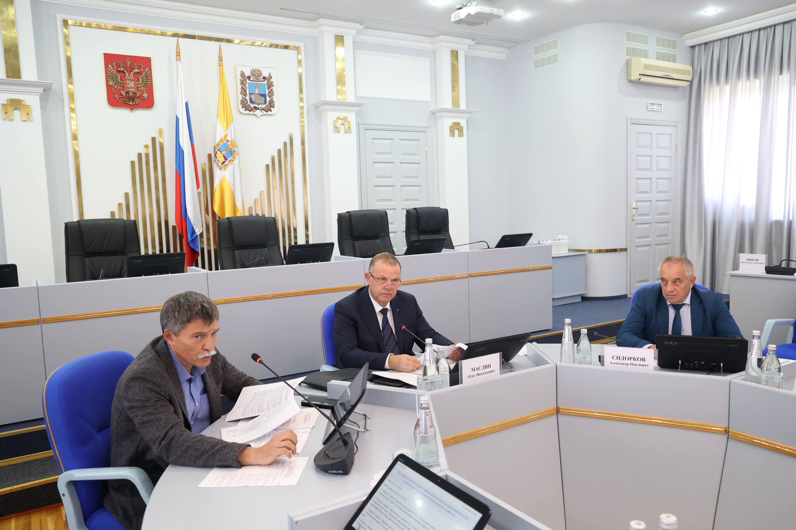 Комитет по промышленности, строительству и ЖКХ рекомендовал Думе принять изменения в краевые законы о капремонте, информационных системах и перевозках