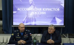 «Юристом можешь ты не быть…»