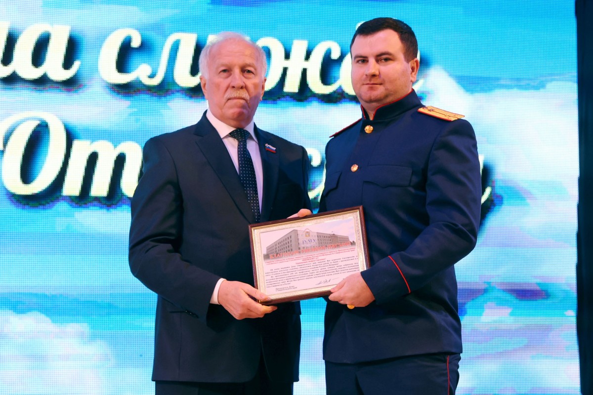 Николай Великдань поздравил следователей региона с годовщиной образования Следственного комитета России