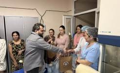 Жаник Гончаров поздравил молодых мам с Рождеством Христовым