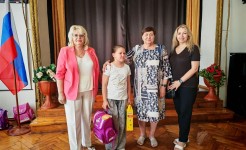 Депутат Думы Ставропольского края Валентина Муравьева приняла участие в традиционной акции «Собери ребенка в школу»