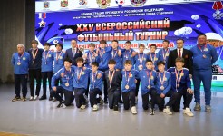 Краевые депутаты наградили победителей футбольного турнира памяти Владислава Духина