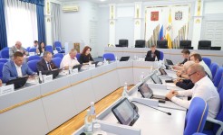 Еженедельное рабочее совещание в Думе края началось с минуты молчания