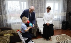 В рамках акции «Елка желаний» Николай Великдань исполнил мечту ребенка из семьи участника СВО