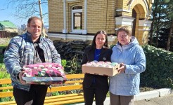 Валентина Муравьева передала куличи ребятам, нуждающимся в особой заботе