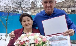 Игорь Андрющенко вручил благодарственное письмо за труд и вклад в развитие района Анне Бисьмак