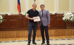 Краевые депутаты поздравили предпринимателей с профессиональным праздником