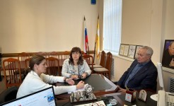 Александр Олдак обсудил ход исполнения наказов избирателей с руководством Ессентуков