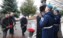 Памятник Герою России Денису Зорину открыт в Ставрополе