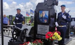В Ставрополе открыт памятник герою СВО – офицеру-десантнику Сергею Елисееву