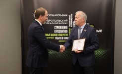 Николай Великдань наградил руководство Ставропольского филиала Россельхозбанка