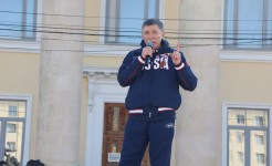 В День здоровья краевые депутаты вышли на общегородскую зарядку