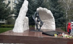 Юрий Скворцов почтил память героев-ликвидаторов и жертв радиационных аварий
