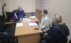 Анатолий Жданов провел прием граждан по вопросам социальной поддержки