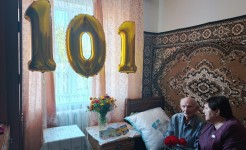 Валентина Муравьева поздравила ветерана ВОВ