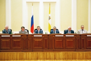 Депутаты поздравили краевой избирком с 20-летием